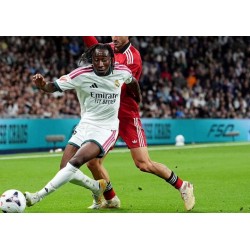 Yan Diomande dribbelde de bal 30 meter naar voren voordat hij een krachtig schot in het net liet belanden